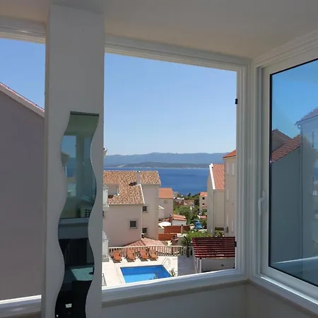 Apartment New And Modern Karavona