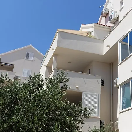 New And Modern Karavona Apartment Bol