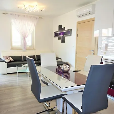 New And Modern Karavona * Bol