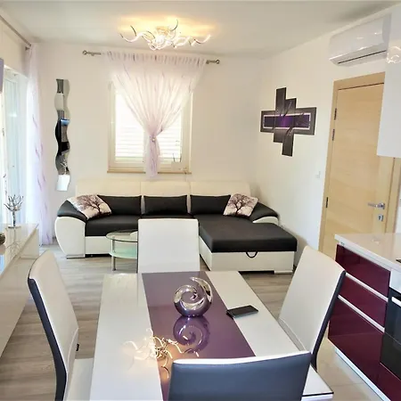 New And Modern Karavona Apartamento *